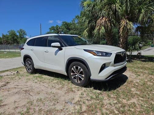 Blizzard Pearl 2020 Toyota Highlander XLE