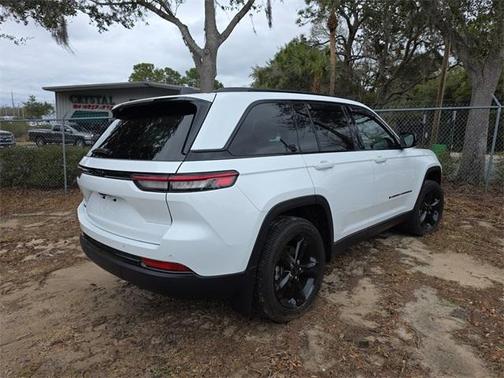 2024 Jeep Grand Cherokee Laredo