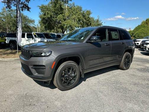 2025 Jeep Grand Cherokee Laredo