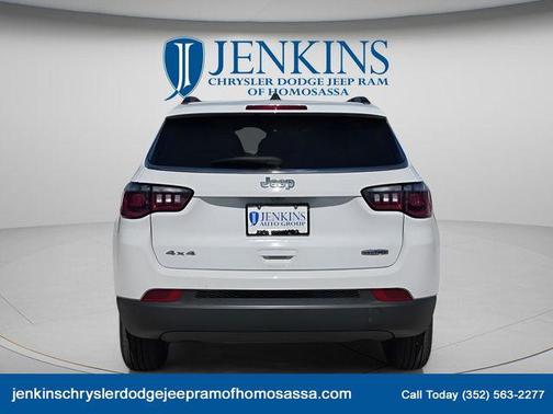 Bright White Clearcoat 2024 Jeep Compass Latitude