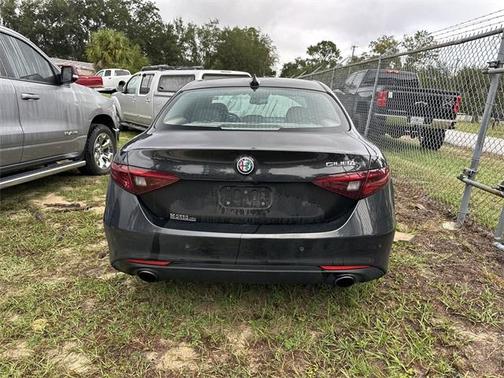 2017 Alfa Romeo Giulia Base