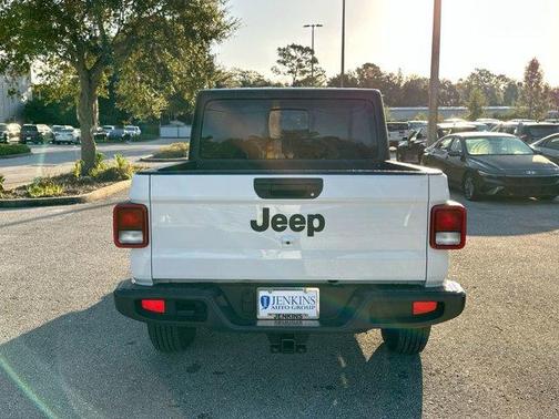 2023 Jeep Gladiator Sport