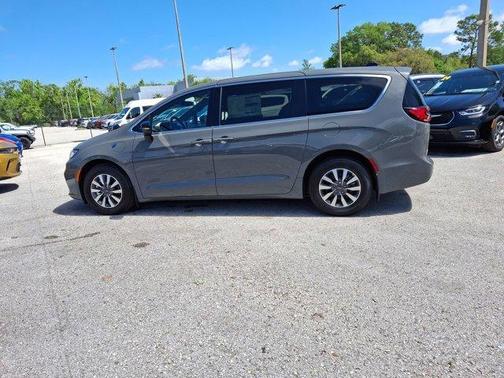 2025 Chrysler Pacifica Hybrid Select