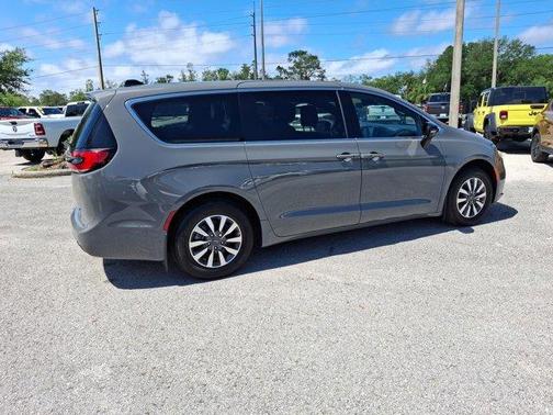 2025 Chrysler Pacifica Hybrid Select