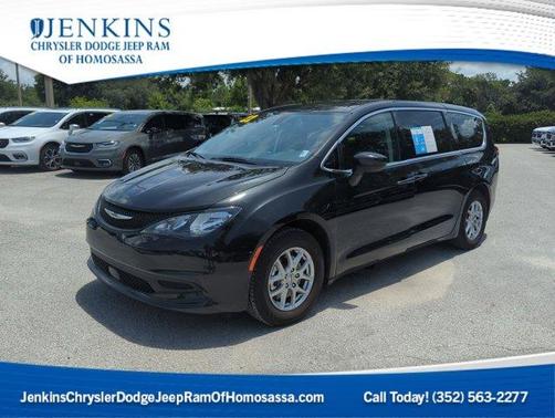 2022 Chrysler Voyager LX