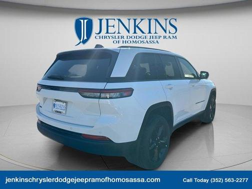 2025 Jeep Grand Cherokee Laredo