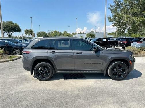 2024 Jeep Grand Cherokee Laredo
