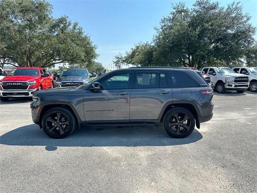 2024 Jeep Grand Cherokee Laredo