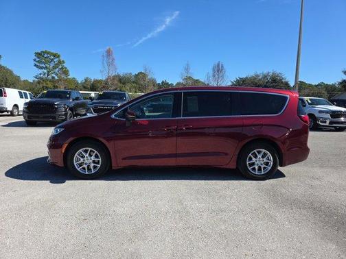2023 Chrysler Pacifica Touring-L