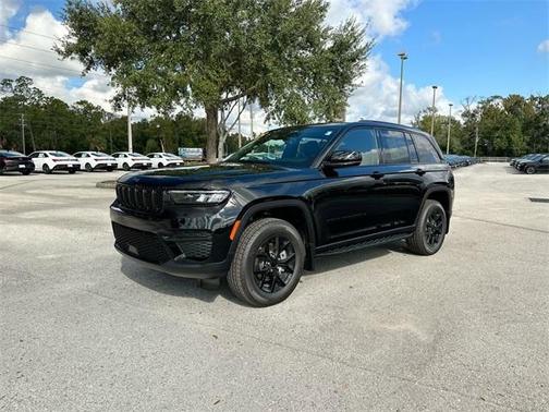 2025 Jeep Grand Cherokee Laredo