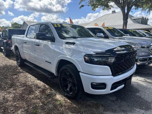 Bright White Clearcoat 2025 RAM 1500 Big Horn/Lone Star