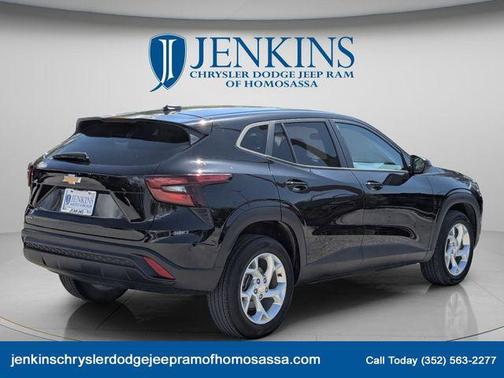 Mosaic Black Metallic 2024 Chevrolet Trax LS