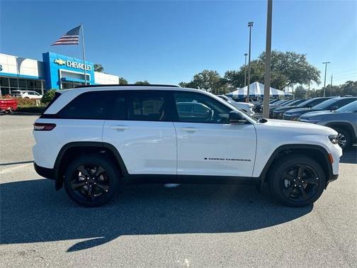 2025 Jeep Grand Cherokee Laredo