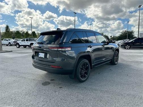 2025 Jeep Grand Cherokee Laredo