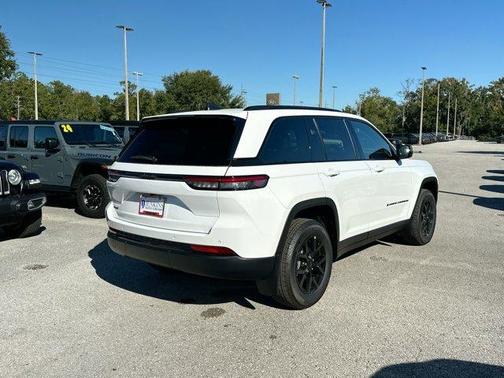 2025 Jeep Grand Cherokee Laredo