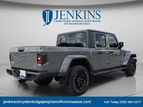 Sting Gray Clearcoat 2023 Jeep Gladiator Overland