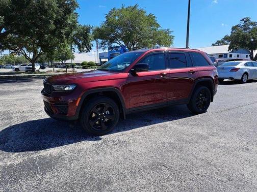 2024 Jeep Grand Cherokee Laredo