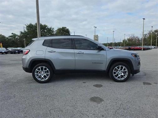 2023 Jeep Compass Latitude Lux FWD