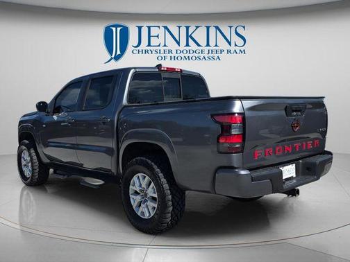 Gun Metallic 2022 Nissan Frontier SV