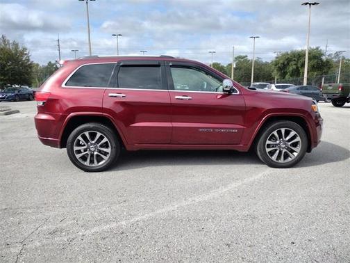Photo 2 of 40 of 2017 Jeep Grand Cherokee Overland