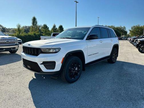 2025 Jeep Grand Cherokee Laredo