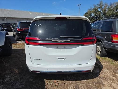 2024 Chrysler Pacifica Touring-L