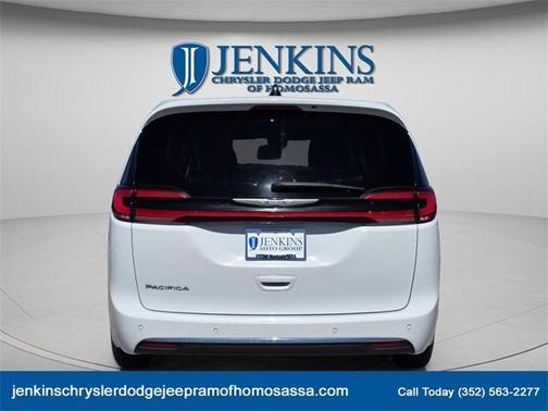 2024 Chrysler Pacifica Touring-L