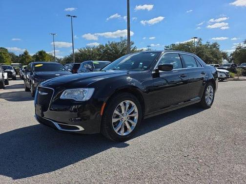 2022 Chrysler 300 Touring