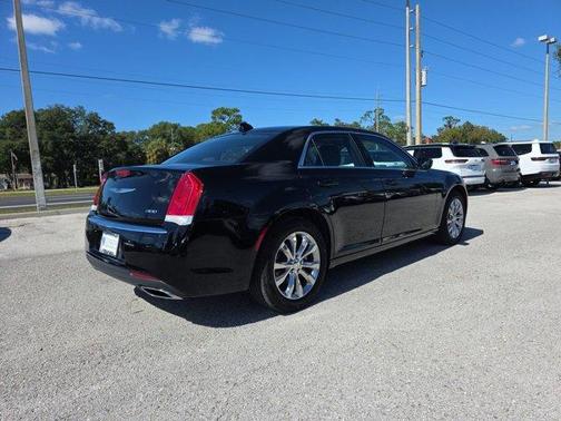 2022 Chrysler 300 Touring