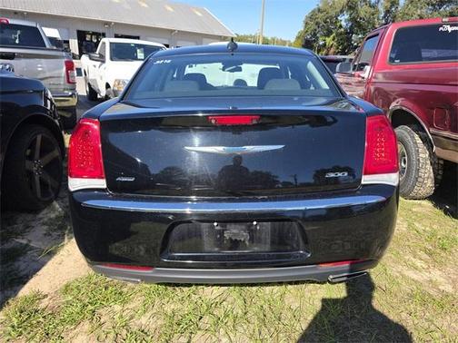 2022 Chrysler 300 Touring