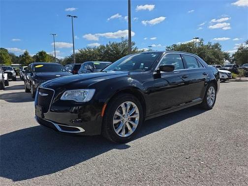 2022 Chrysler 300 Touring