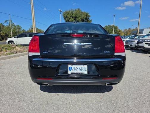 2022 Chrysler 300 Touring