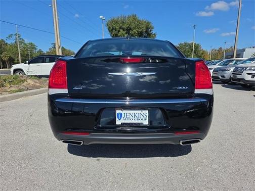 2022 Chrysler 300 Touring