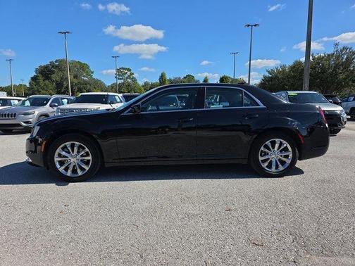 2022 Chrysler 300 Touring