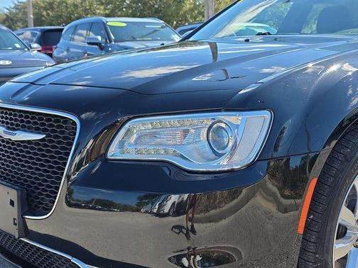 2022 Chrysler 300 Touring