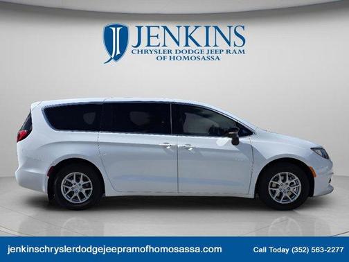 2026 Chrysler Voyager LX