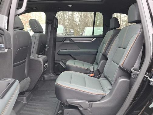 2025 GMC Acadia AT4