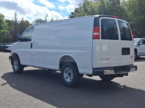 2025 GMC Savana 2500 Work Van