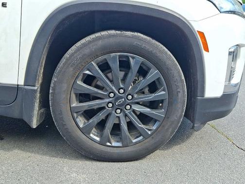 Summit White 2023 Chevrolet Traverse RS
