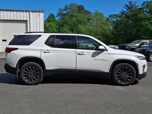 Summit White 2023 Chevrolet Traverse RS
