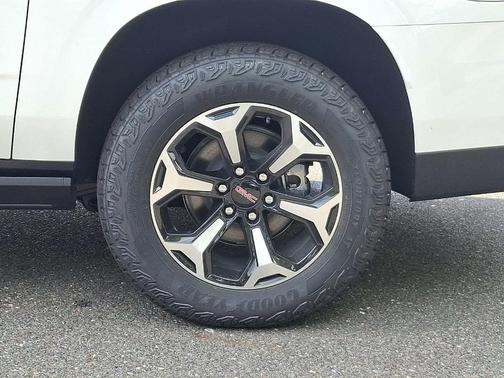 2025 GMC Yukon XL AT4