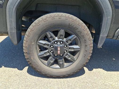Onyx Black 2025 GMC Sierra 2500 AT4