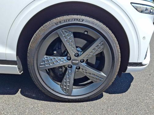 Uyuni White 2023 Genesis GV70 3.5T Sport