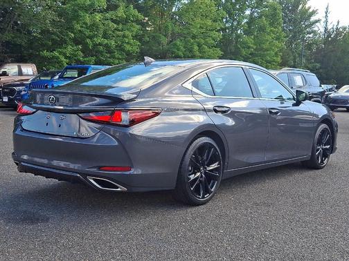 2023 Lexus ES 350 F SPORT Handling