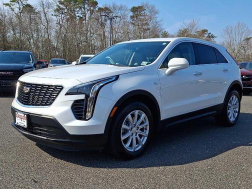 Crystal White Tri-Coat 2023 Cadillac XT4 Luxury