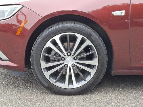 2019 Buick Regal Sportback Essence