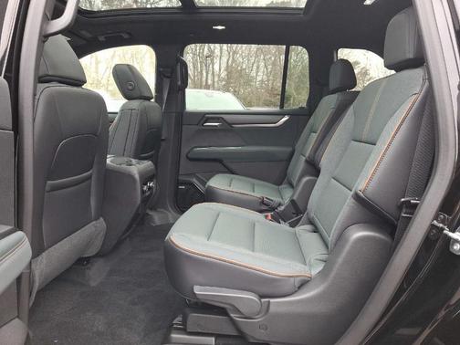 2025 GMC Acadia AT4