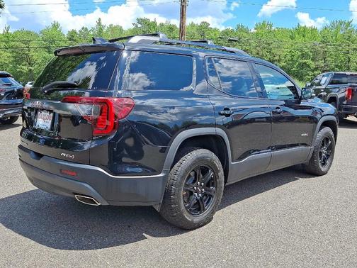 2022 GMC Acadia AT4