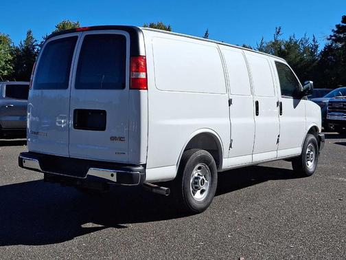 2025 GMC Savana 2500 Work Van