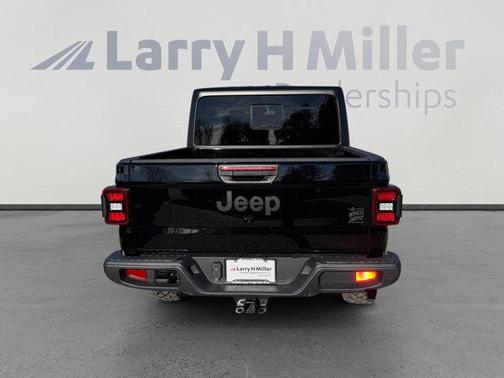 Black Clearcoat 2026 Jeep Gladiator Sport